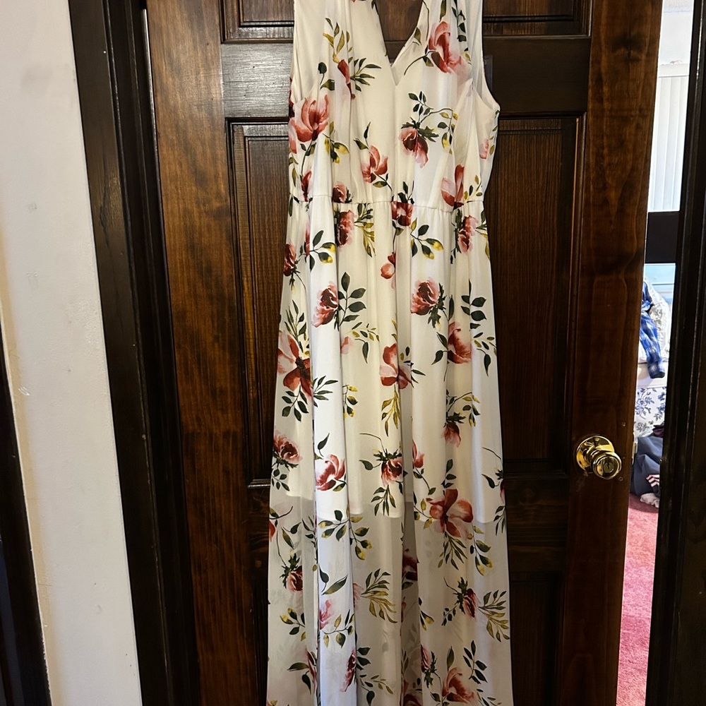 Cream and Red Sleeveless V-Neck Maxi Sundress for Wedding Guest
